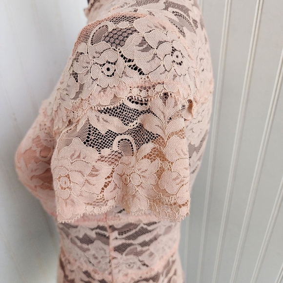 Guess Women's Blush Pink Lace Top Blouse Zip Back Short Sleeve Stretch XS - Picture 3 of 12